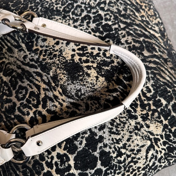 Coach Cream Shoulder Bag - Picture 4 of 16